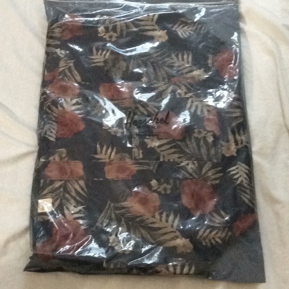 Herchel Tote Bamfield Mid - Picture 10 of 10